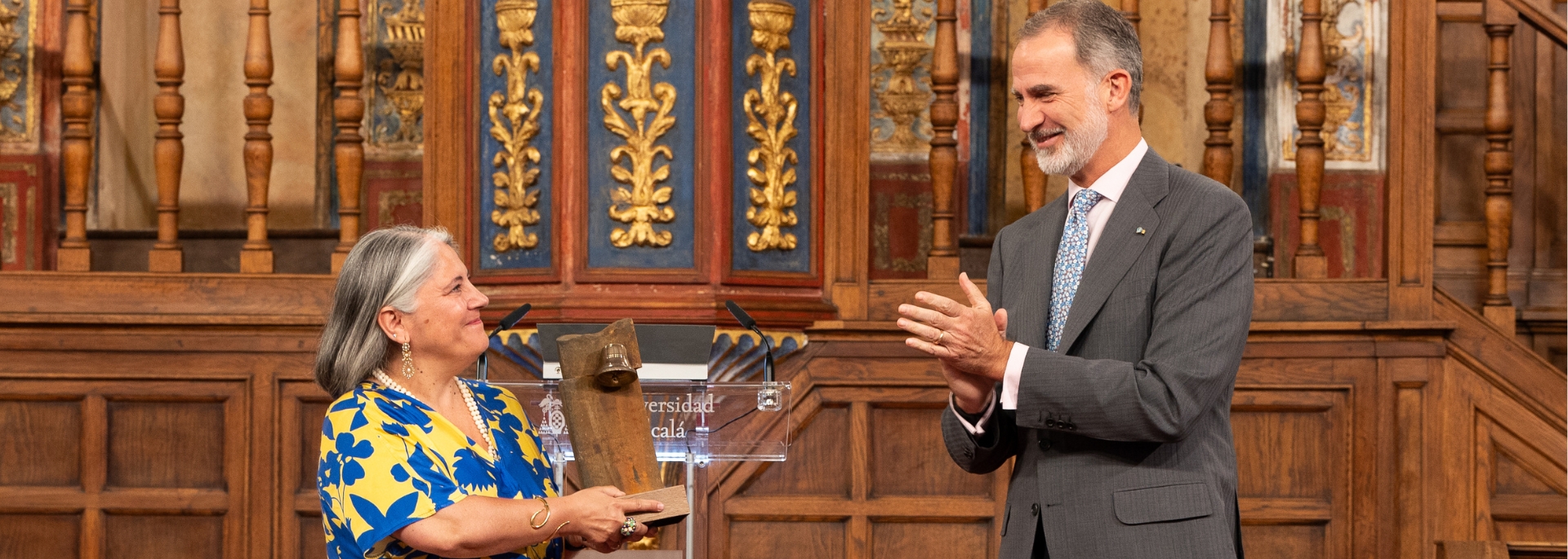 Ana Fernández-Sesma accepting the Camino Real Award