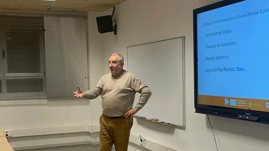 José Antonio Gurpegui, director del Instituto Franklin-UAH, aborda relaciones España - EE. UU. en el Máster de Reporterismo Internacional