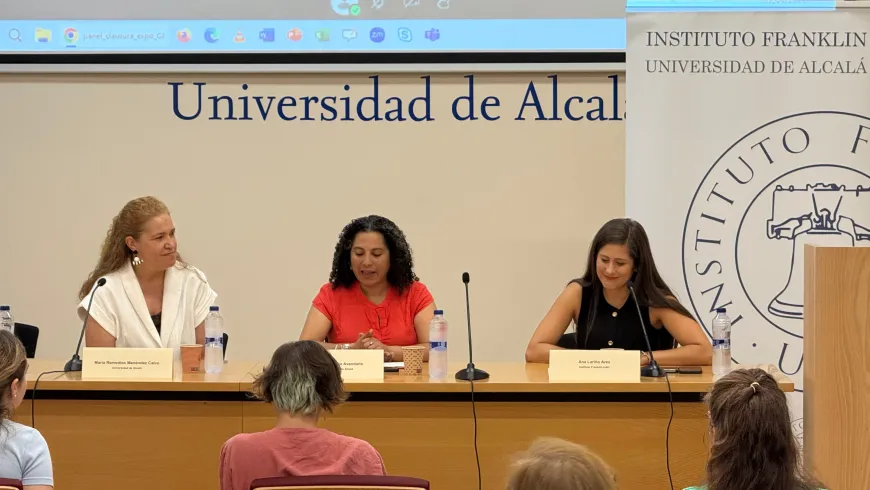 Martha Palacio, vocal investigadora del Instituto Franklin-UAH, clausura la exposición &quot;Gloria Anzaldúa (1942-2004): Pensar entre mundos&quot;