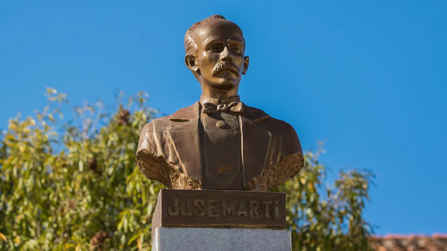 Versiones, omisiones, errores y un apócrifo en las Obras completas. Edición Crítica de José Martí
