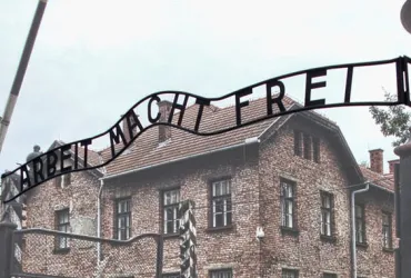 La ética de enseñar la violencia del holocausto