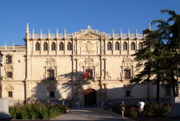 fachada-universidad-de-alcala-uah