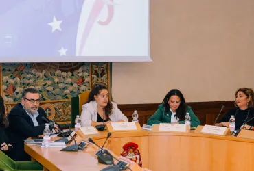 De izquierda a derecha: Marta Torres, corresponsal en Estados Unidos, Pedro Rodríguez, profesor de Relaciones Internacionales en la Universidad Pontificia Comillas (CIHS) y analista de política exterior y geopolítica, Irene Sacaluga, periodista en La Sexta Noticias, Cristina Crespo,  investigadora-colaboradora del Instituto Franklin-UAH