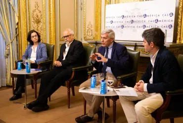 Mesa redonda Cronicas y testimonios