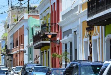 Appealing to "la colectividad: identidad, espanglish y poesía de la diáspora puertorriqueña"